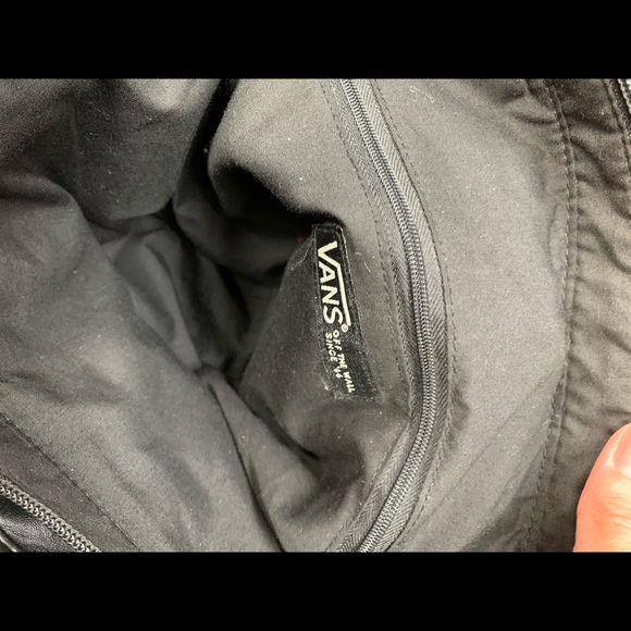 A19- -13- VANS LEATHER TOTE - Picture 6 of 6